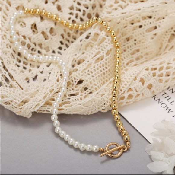White + Gold Beaded Necklace - Picture 4 of 7